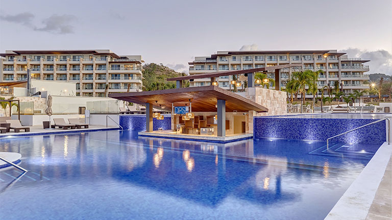 11royalton-st-lucia-dips-bar