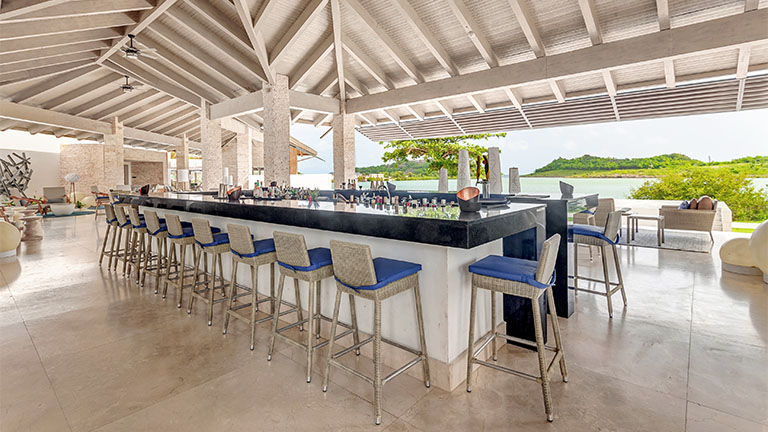 14anuro2-royalton-antigua-bar-martini-mix