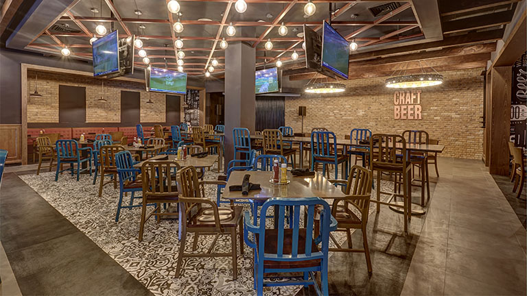 15anuro2-royalton-antigua-score-sports-bar