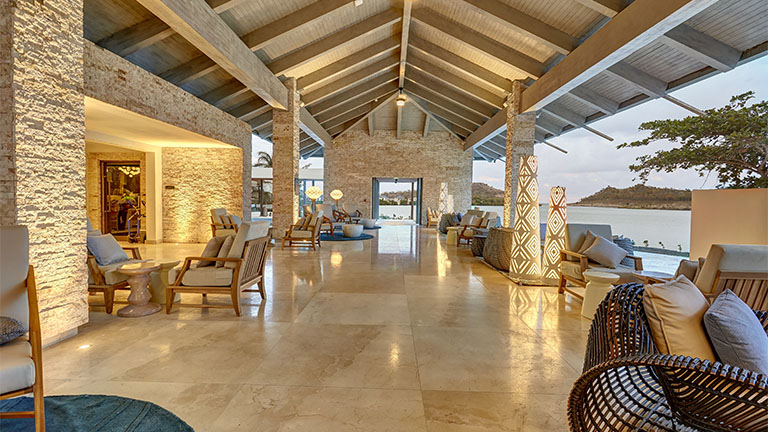 1anuro2-royalton-antigua-lobby