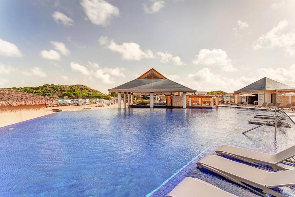 Royalton Antigua resort