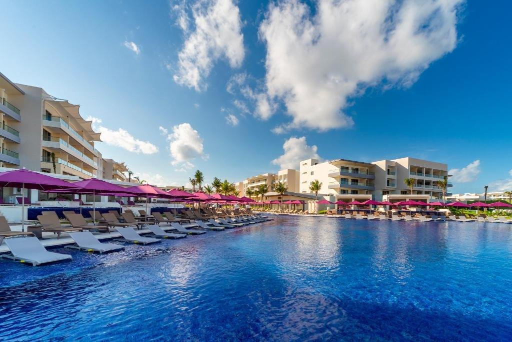 Planet Hollywood by Royalton Cancun resort