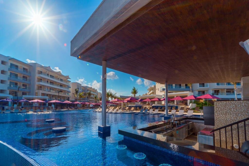 Planet Hollywood by Royalton Cancun resort