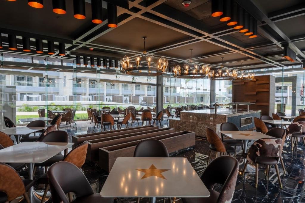 Planet Hollywood by Royalton Cancun resort