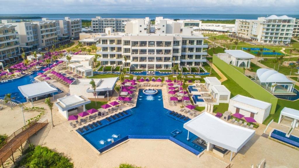 Planet Hollywood by Royalton Cancun resort