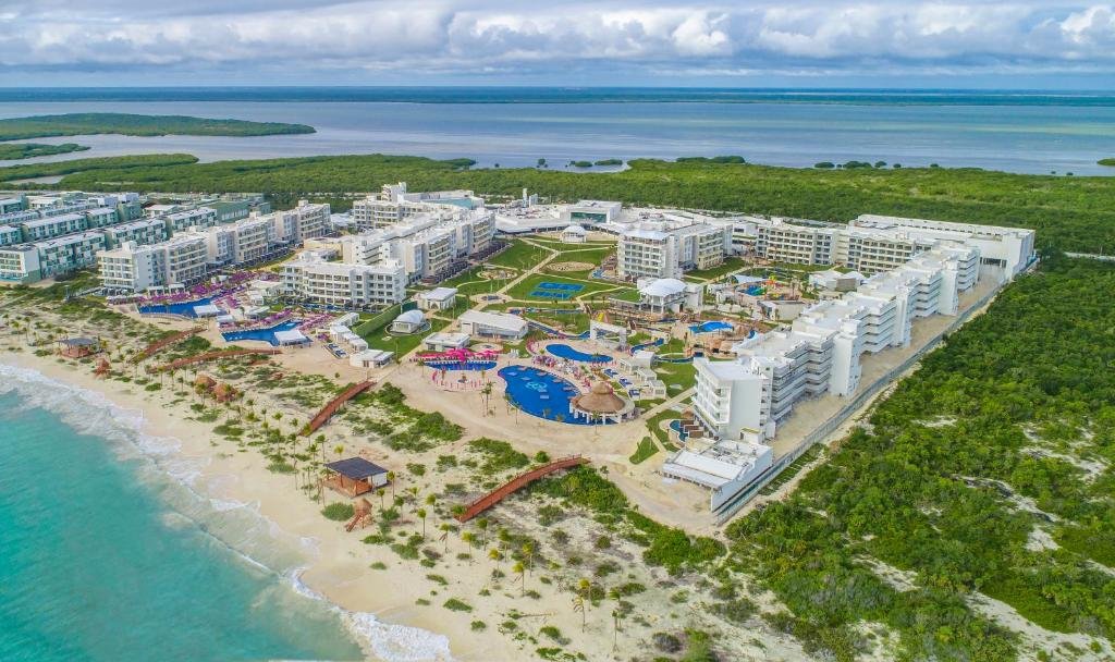 Planet Hollywood by Royalton Cancun resort