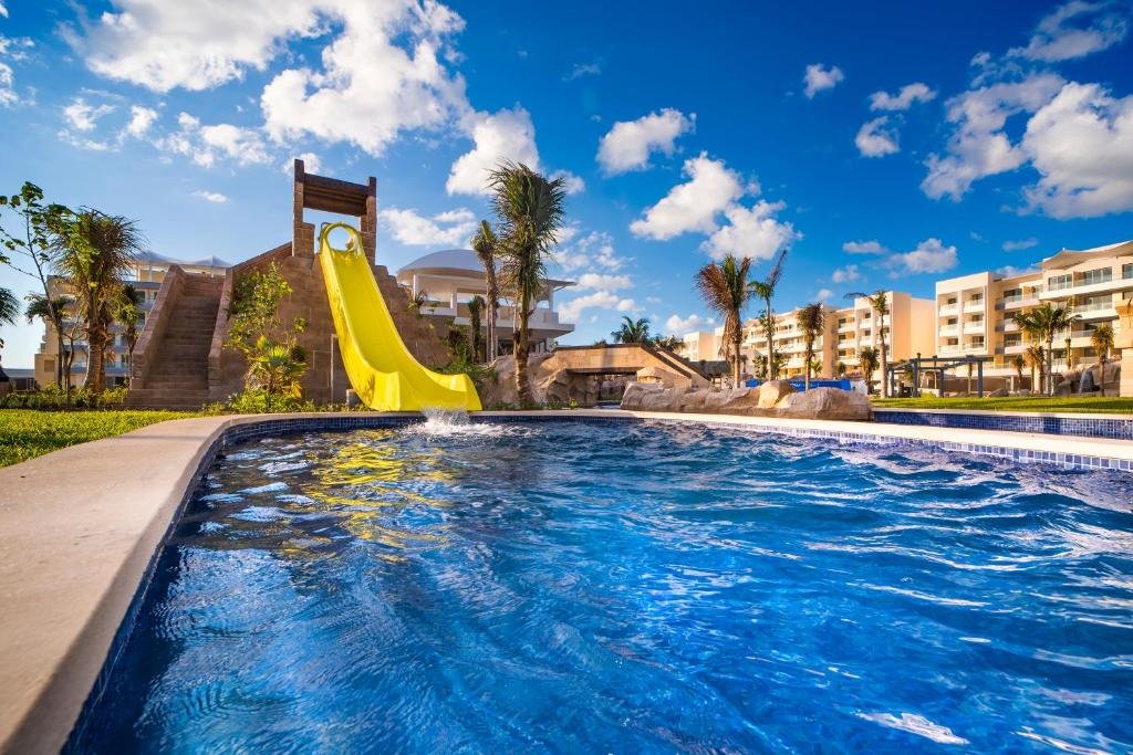 Planet Hollywood by Royalton Cancun resort