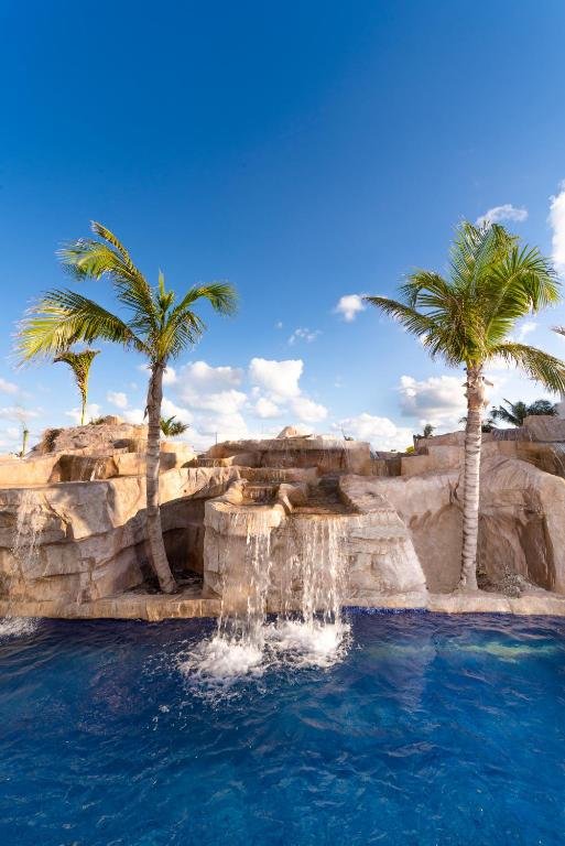 Planet Hollywood by Royalton Cancun resort