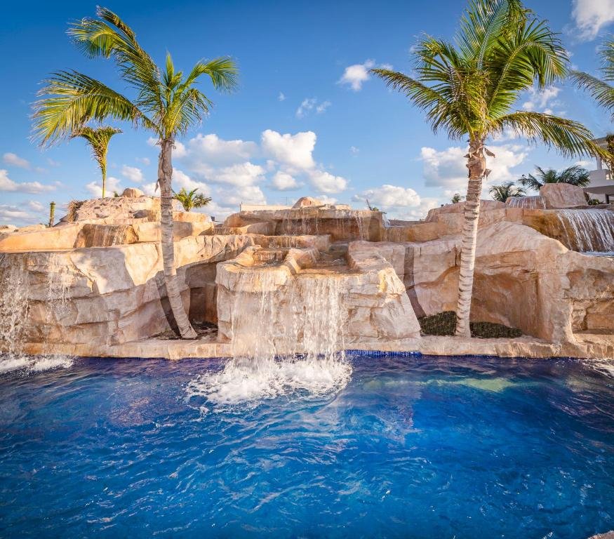 Planet Hollywood by Royalton Cancun resort