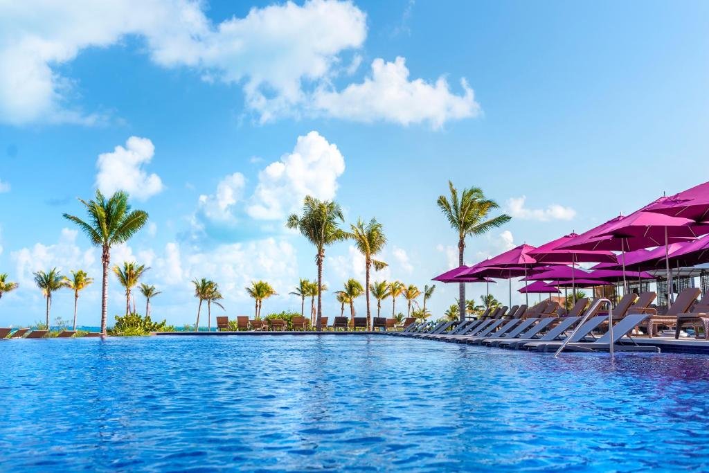 Planet Hollywood by Royalton Cancun resort