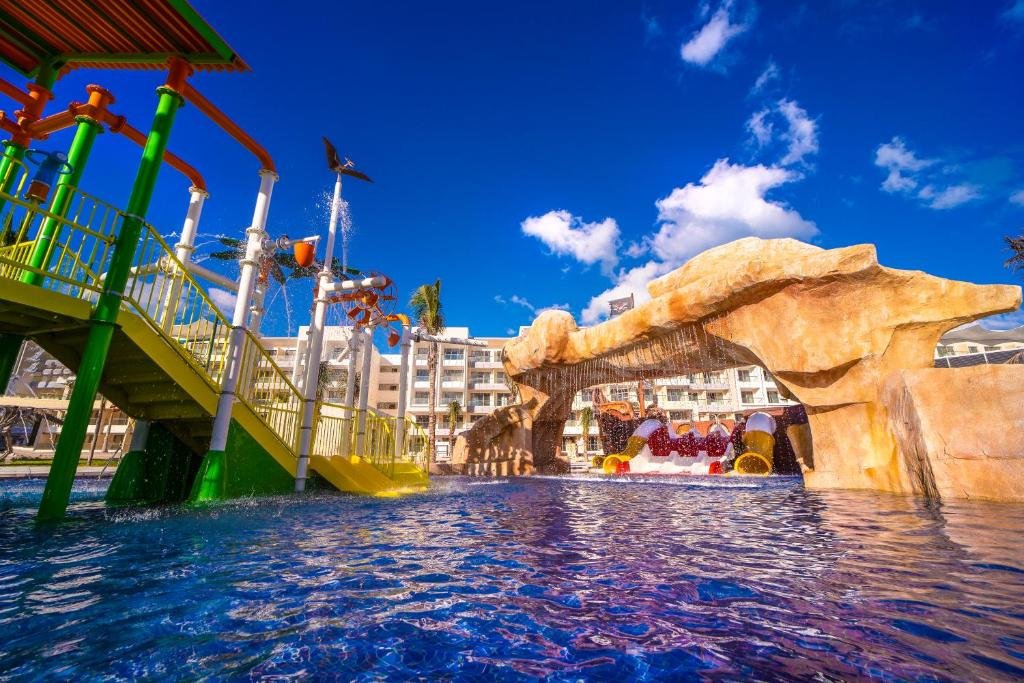 Planet Hollywood by Royalton Cancun resort