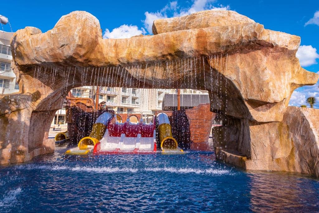 Planet Hollywood by Royalton Cancun resort