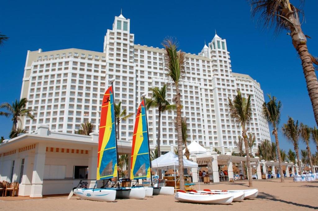 Riu Emerald Bay resort