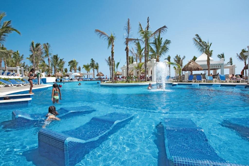 Riu Emerald Bay resort