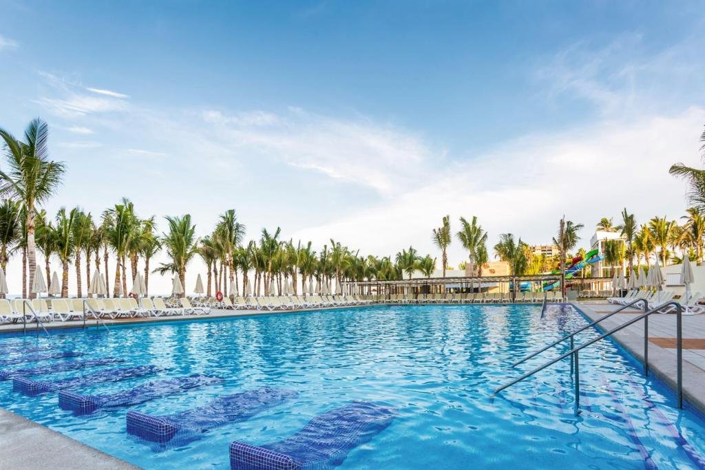 Riu Emerald Bay resort