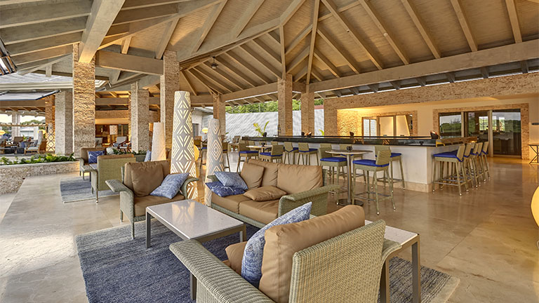 2anuro2-royalton-antigua-lobby-2