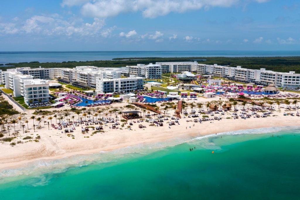 Planet Hollywood by Royalton Cancun resort