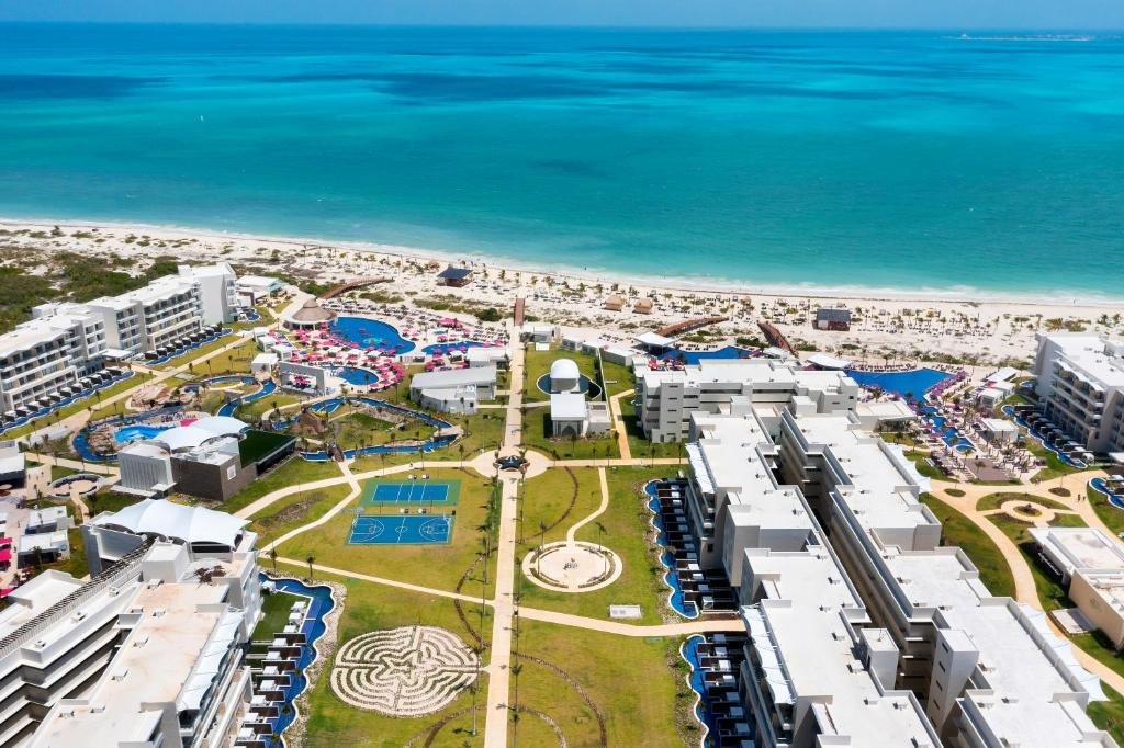 Planet Hollywood by Royalton Cancun resort