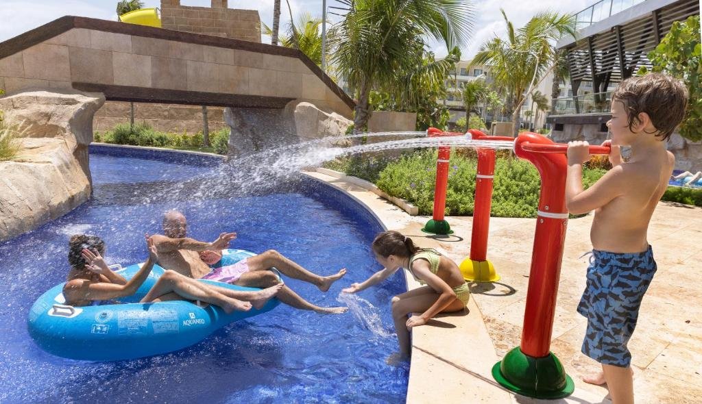 Planet Hollywood by Royalton Cancun resort