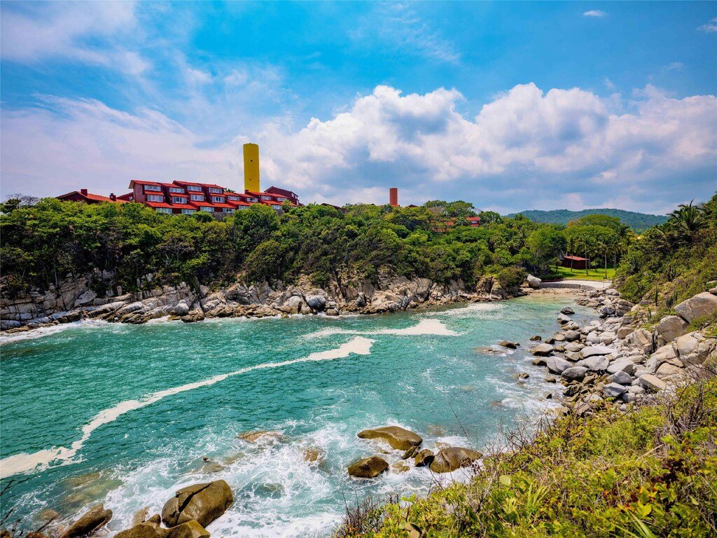 Las Brisas Huatulco resort