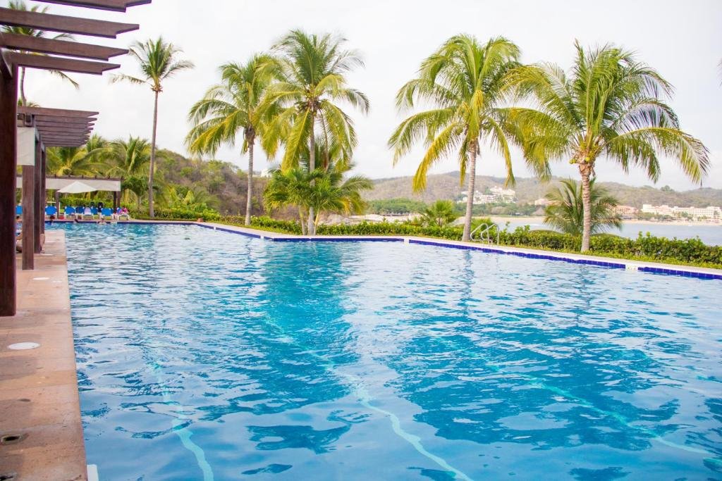 Las Brisas Huatulco resort