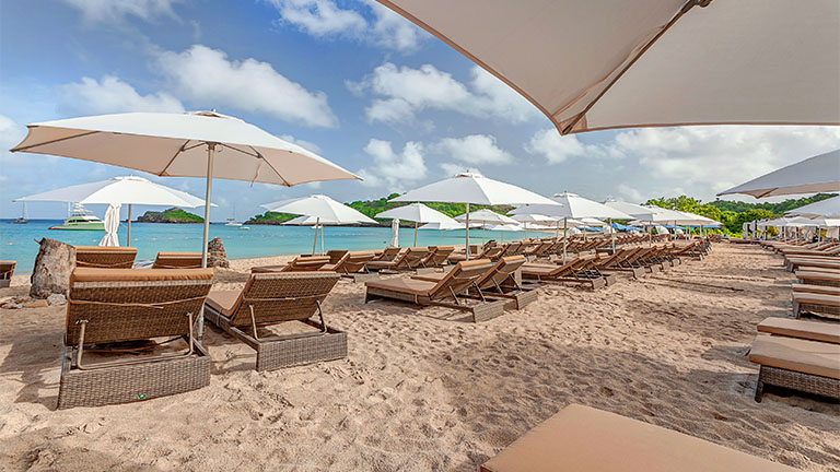 5anuro2-royalton-antigua-beach