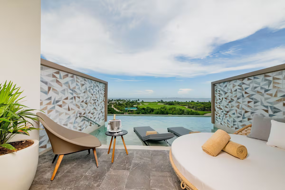 Inspira Junior Suite Swim Out Ocean View King