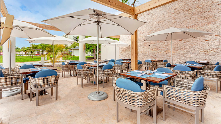 7anuro2-royalton-antigua-rest-beach-club-grill