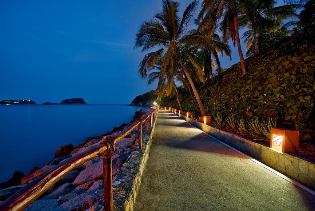 Las Brisas Huatulco resort