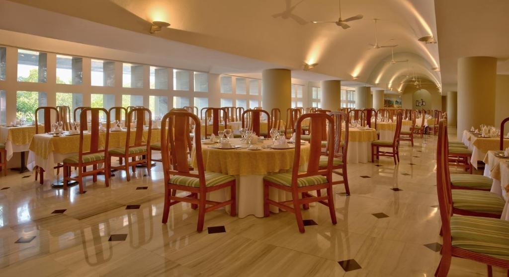 Las Brisas Huatulco resort