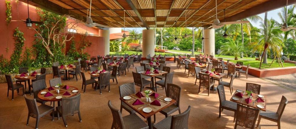 Las Brisas Huatulco resort