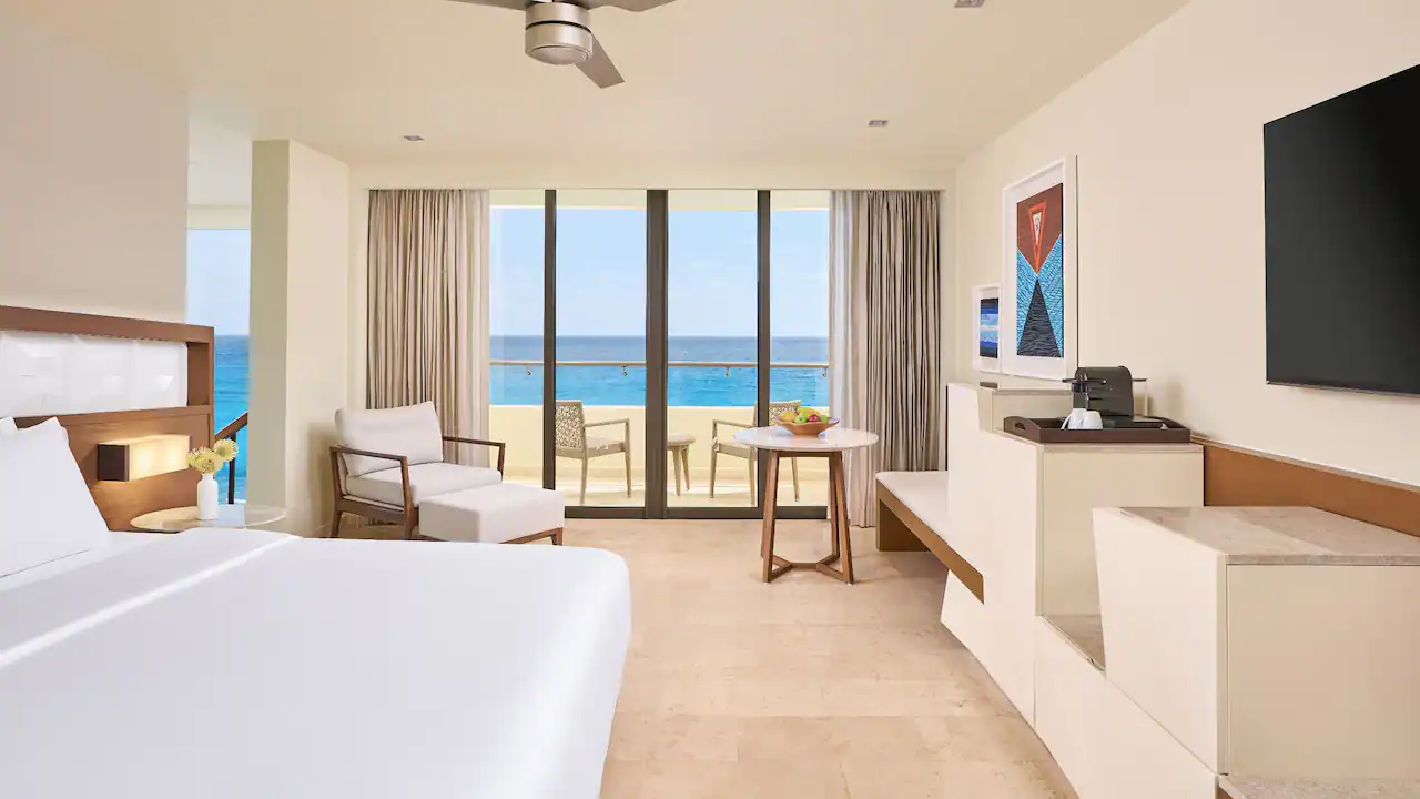 Ocean Front Lighthouse Suite (With Sofa Bed)