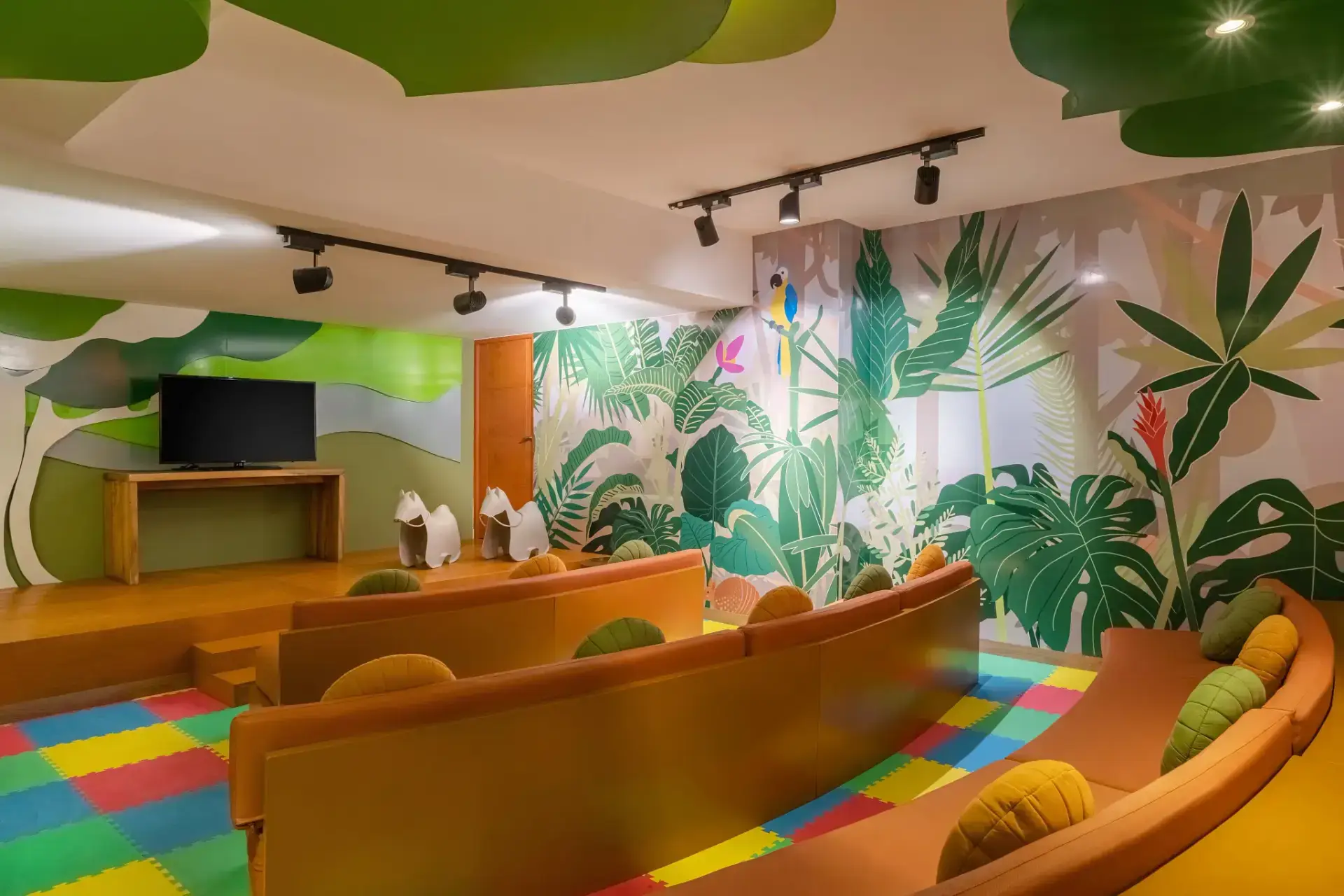 DRACA-Explorers-Club-Theater-TBF