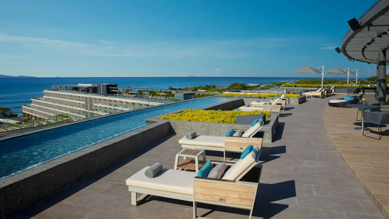 DRBMI-P0008-Sky-Bar-Pool.16x9