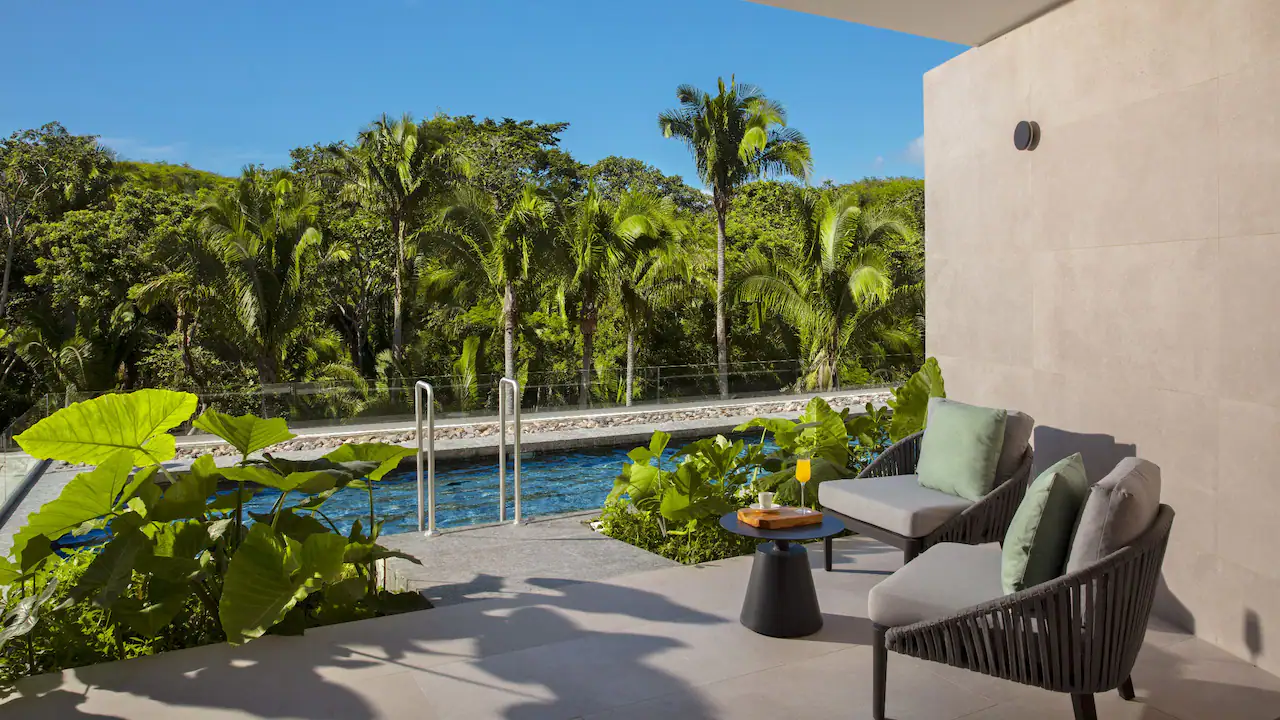 Junior Suite Tropical Swim Out King or Double