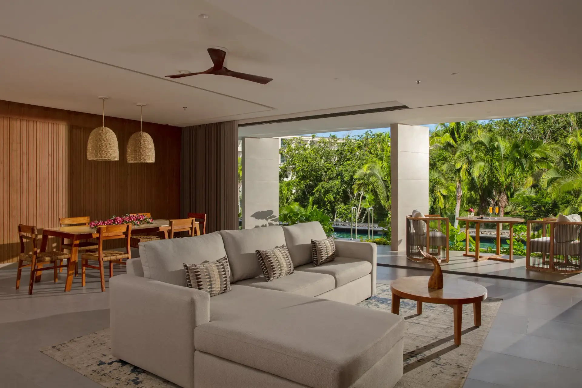 Preferred Club Master Suite Tropical View Swim Out