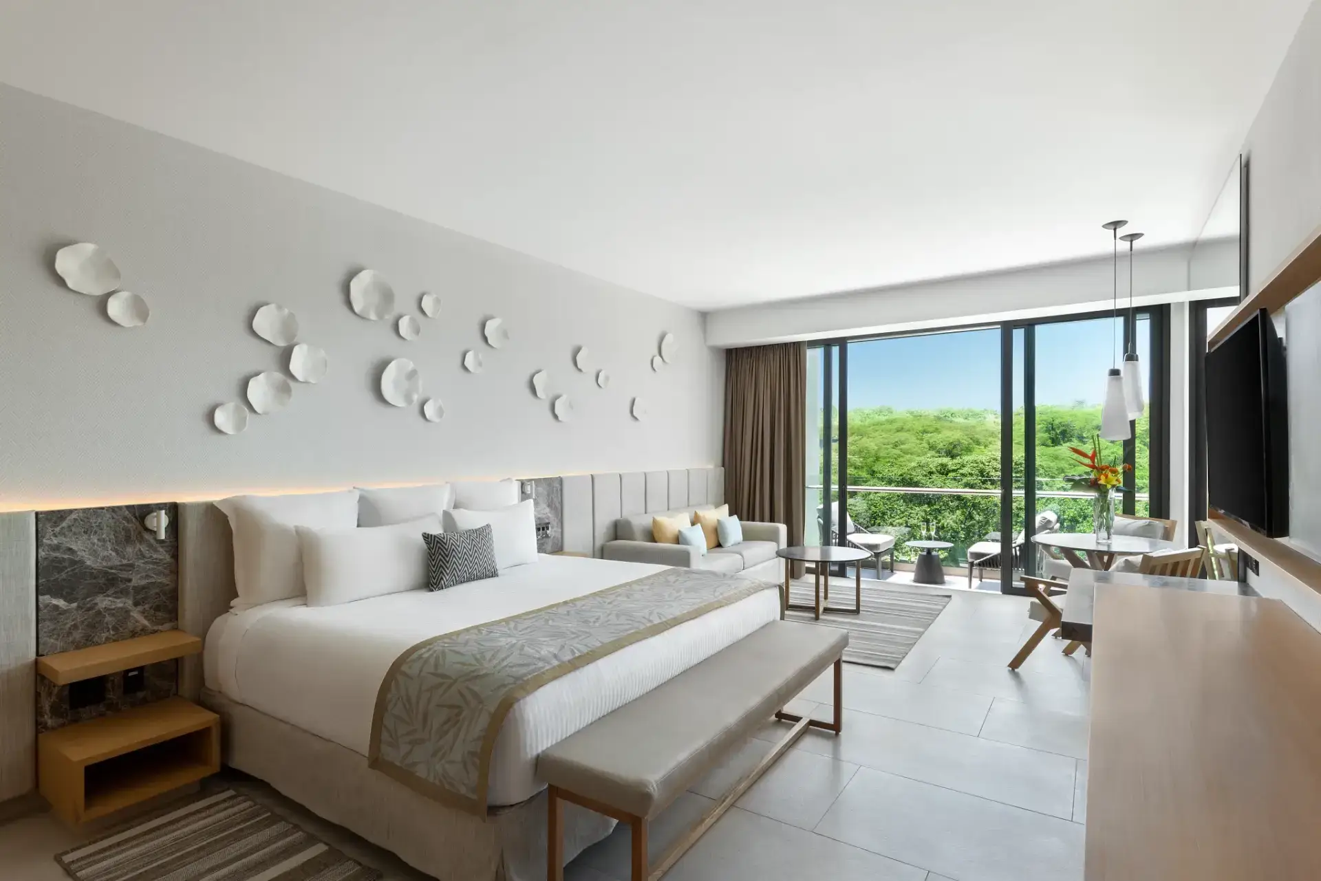 Preferred Club Jr. Suite Tropical View King or Double 