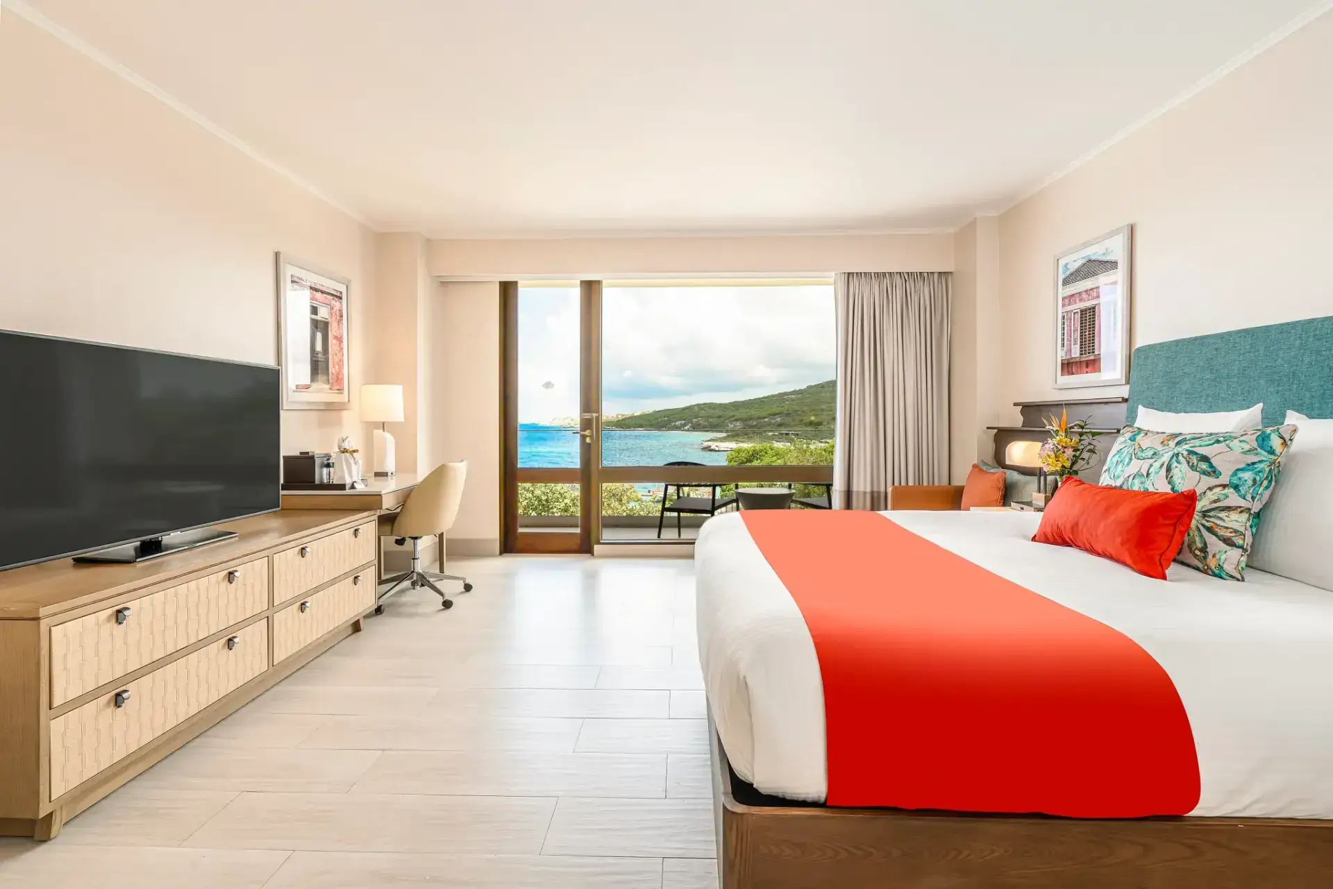 Deluxe Partial Ocean View