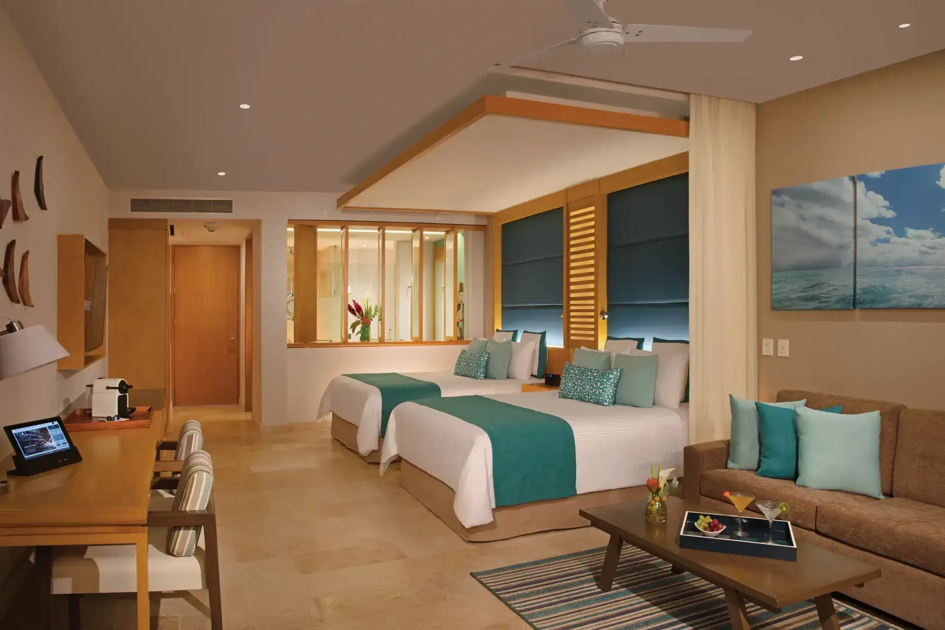 Junior Suite Pool View Queen