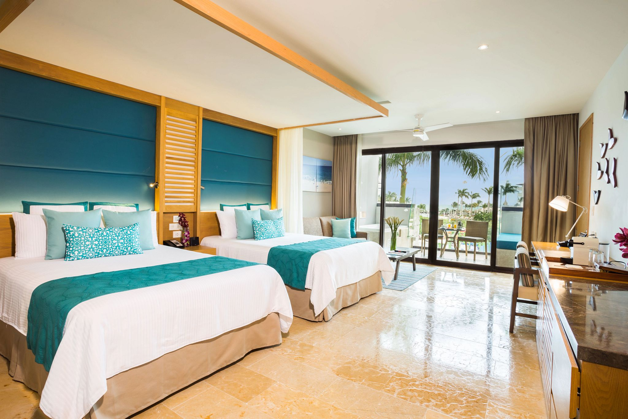 Junior Suite Ocean View Queen