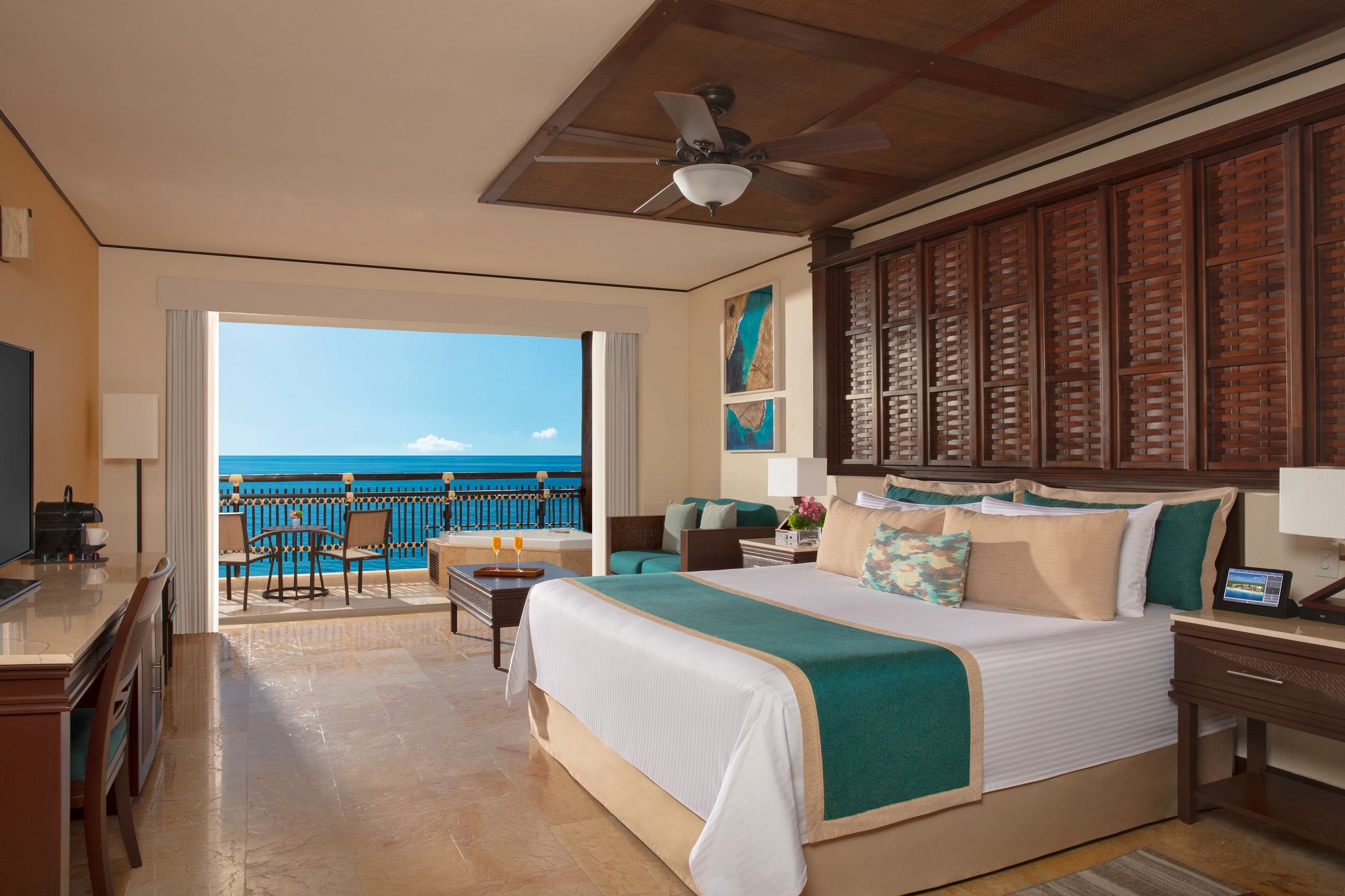 Preferred Club Ocean Front Honeymoon Suite