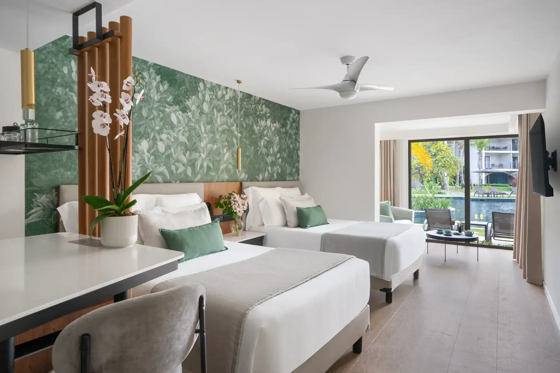 Junior Suite Swim Up