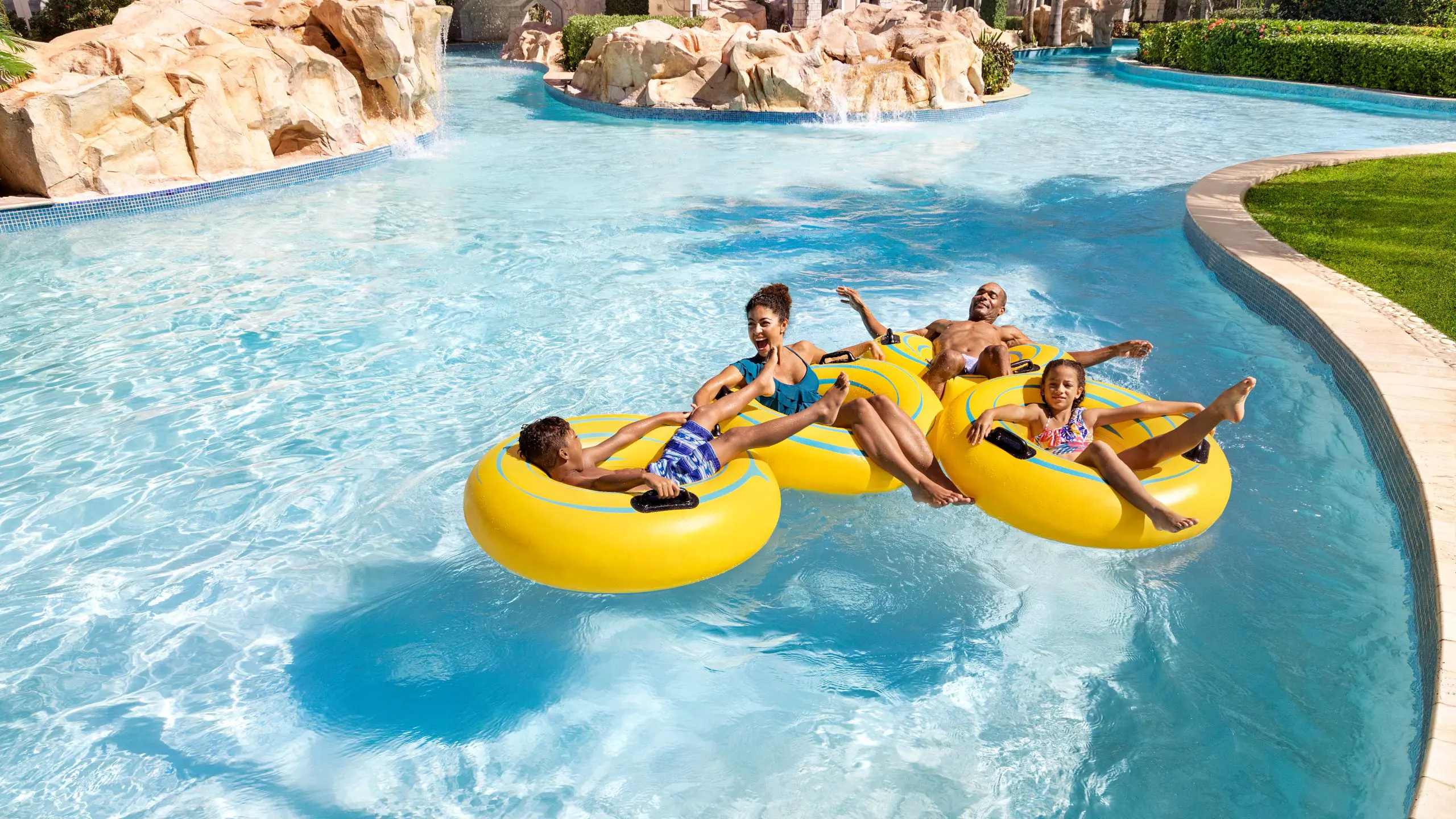 DRRHM-P0058-Waterpark-Family.16x9
