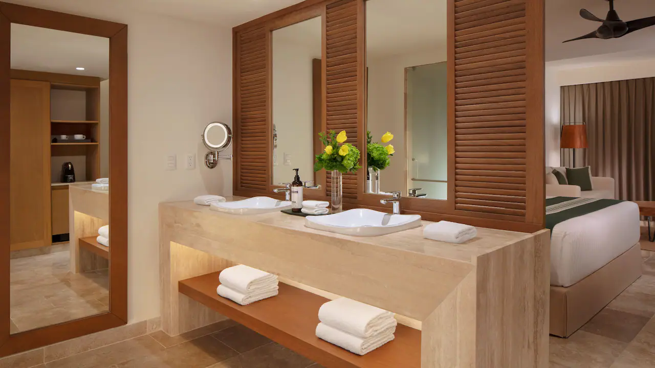 Preferred Club Indigo Junior Suite Ocean Front King at Dreams Sapphire Resort & Spa