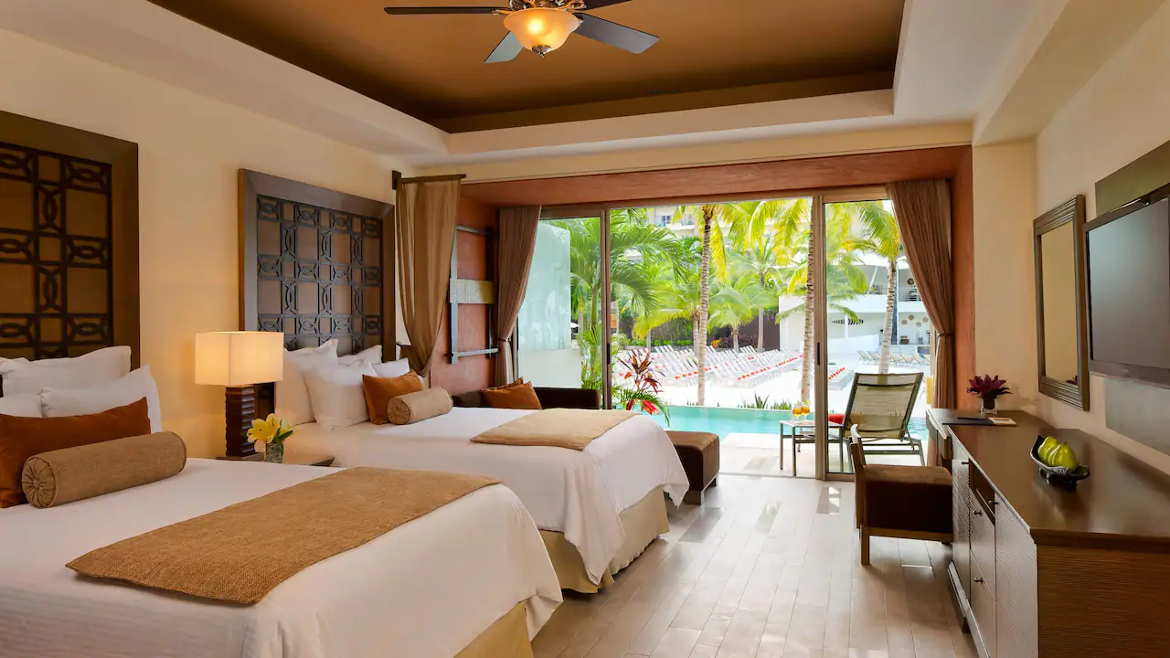 Preferred Club Junior Suite Swim Out Double or King