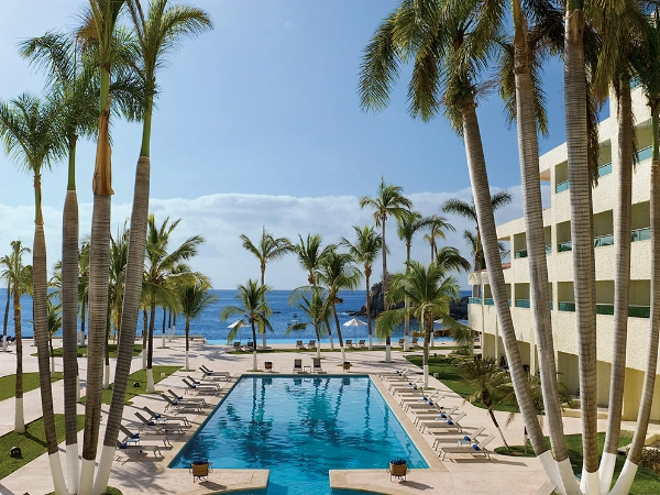 Dreams-Huatulco-Resort-and-Spa-202307-HUXDHX-03_Family-Pool-with-whirlpool