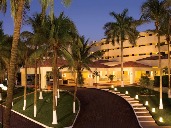 Dreams-Huatulco-Resort-and-Spa-202307-HUXDHX-07_Resort-Entrance