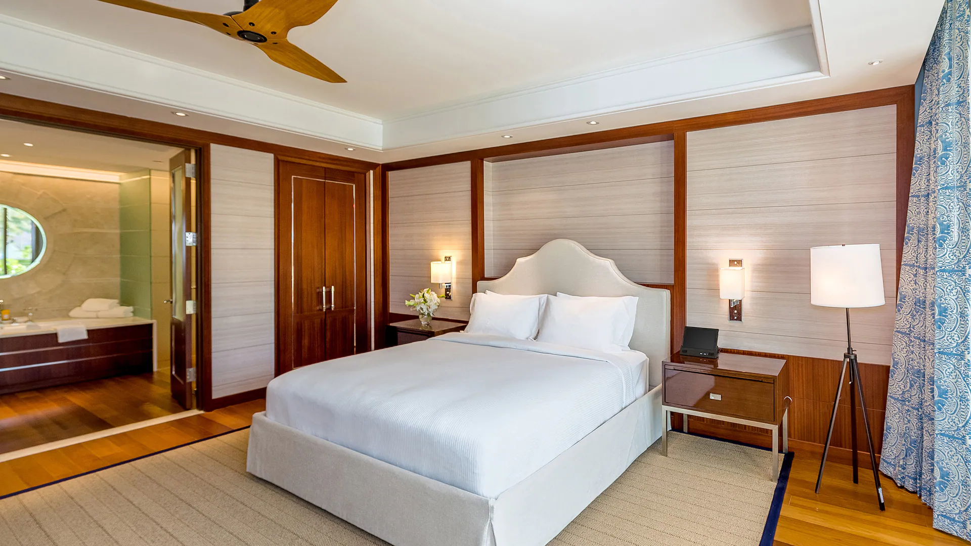 One Bedroom Poolside Villa King