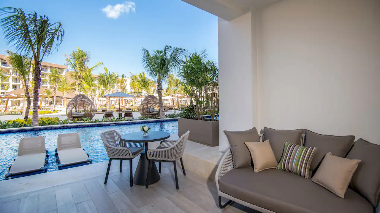 Junior Suite Swim Up King