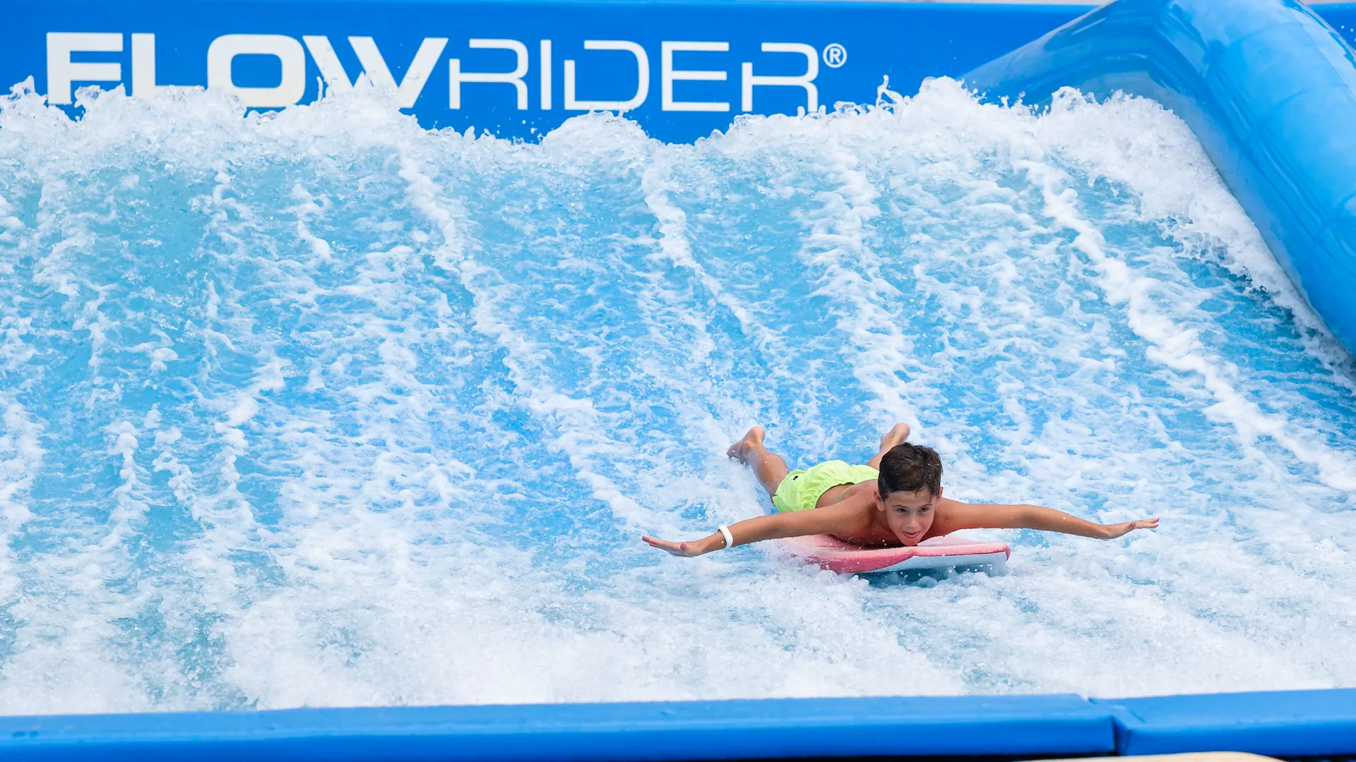 NASGH-P1012-Baha-Bay-Child-In-Wave-Pool.16x9